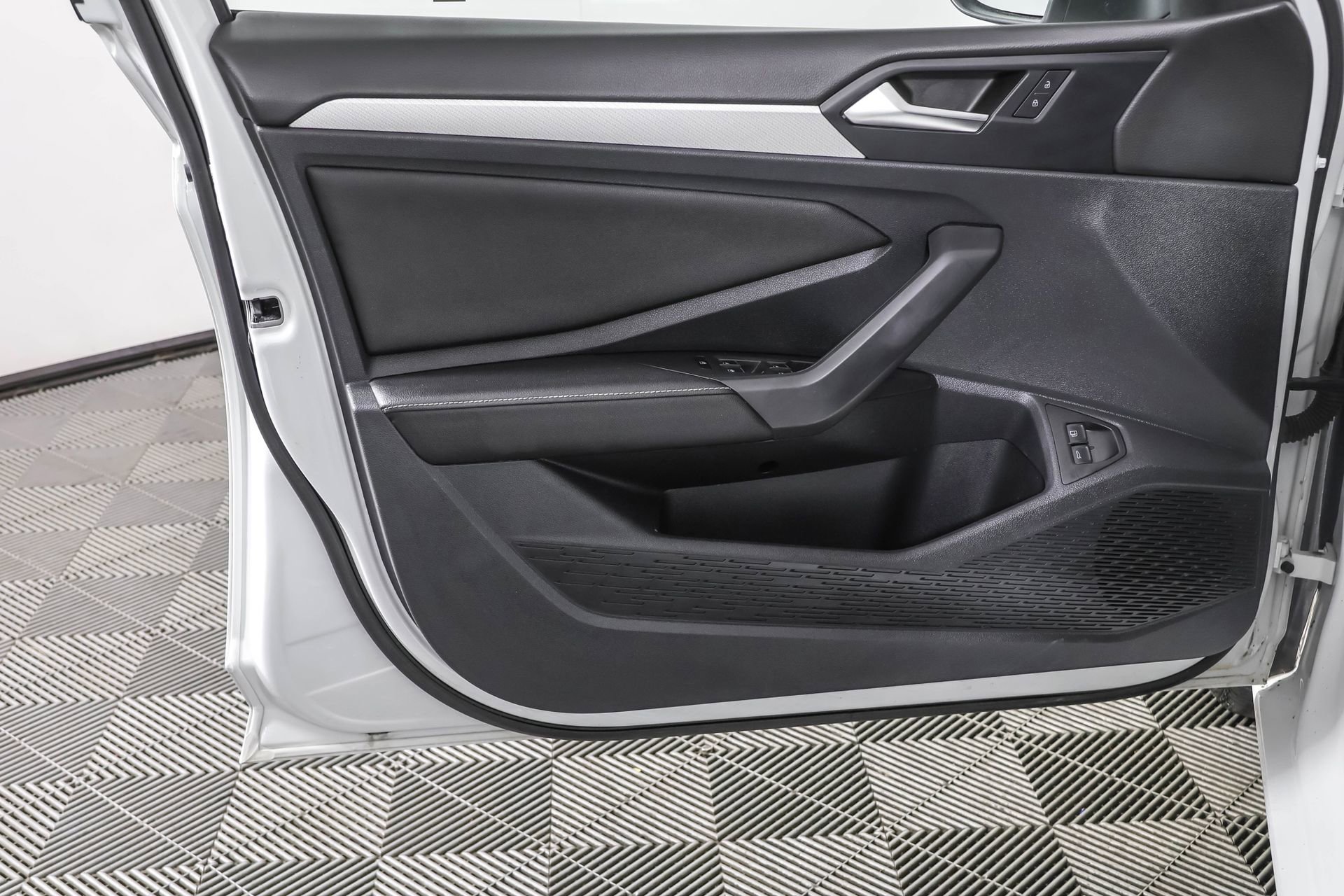 Used 2023 Volkswagen Jetta Sport image 31