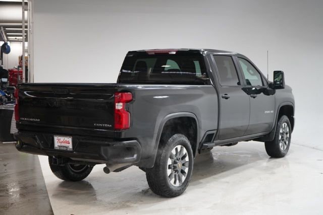 Used 2024 Chevrolet Silverado 2500 Custom w/ Custom Value Package image 3