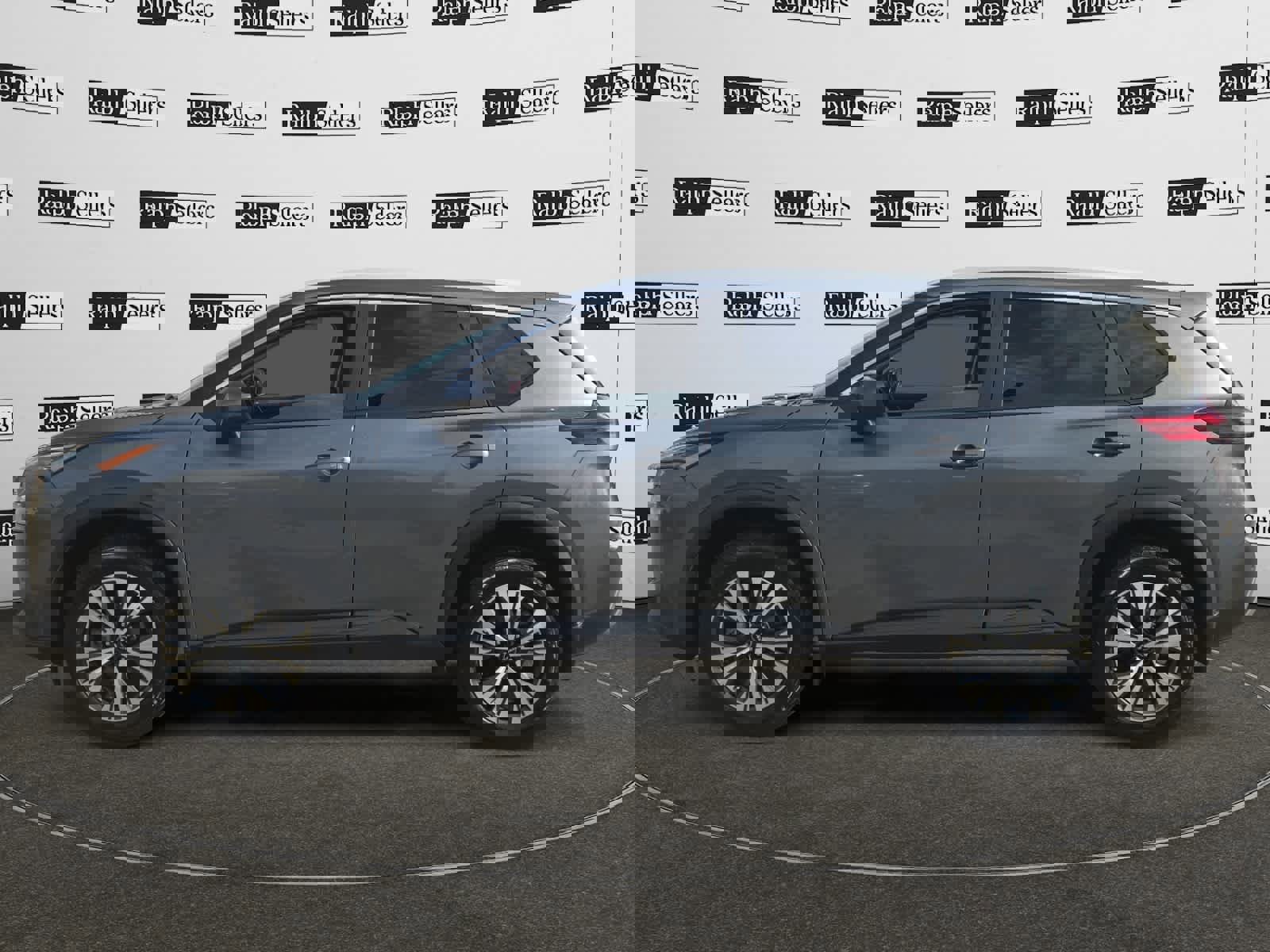 Used 2023 Nissan Rogue SV w/ SV Premium B Package image 3