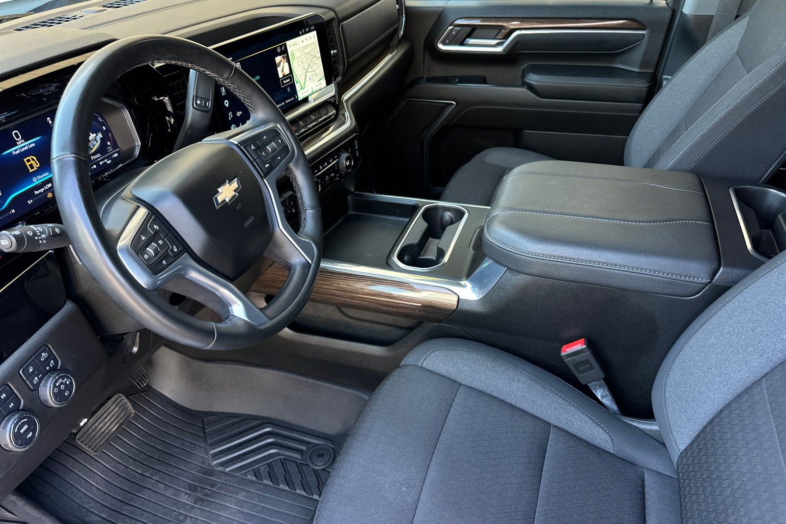 Used 2025 Chevrolet Silverado 2500 LT w/ Texas Edition AWD/4WD image 9