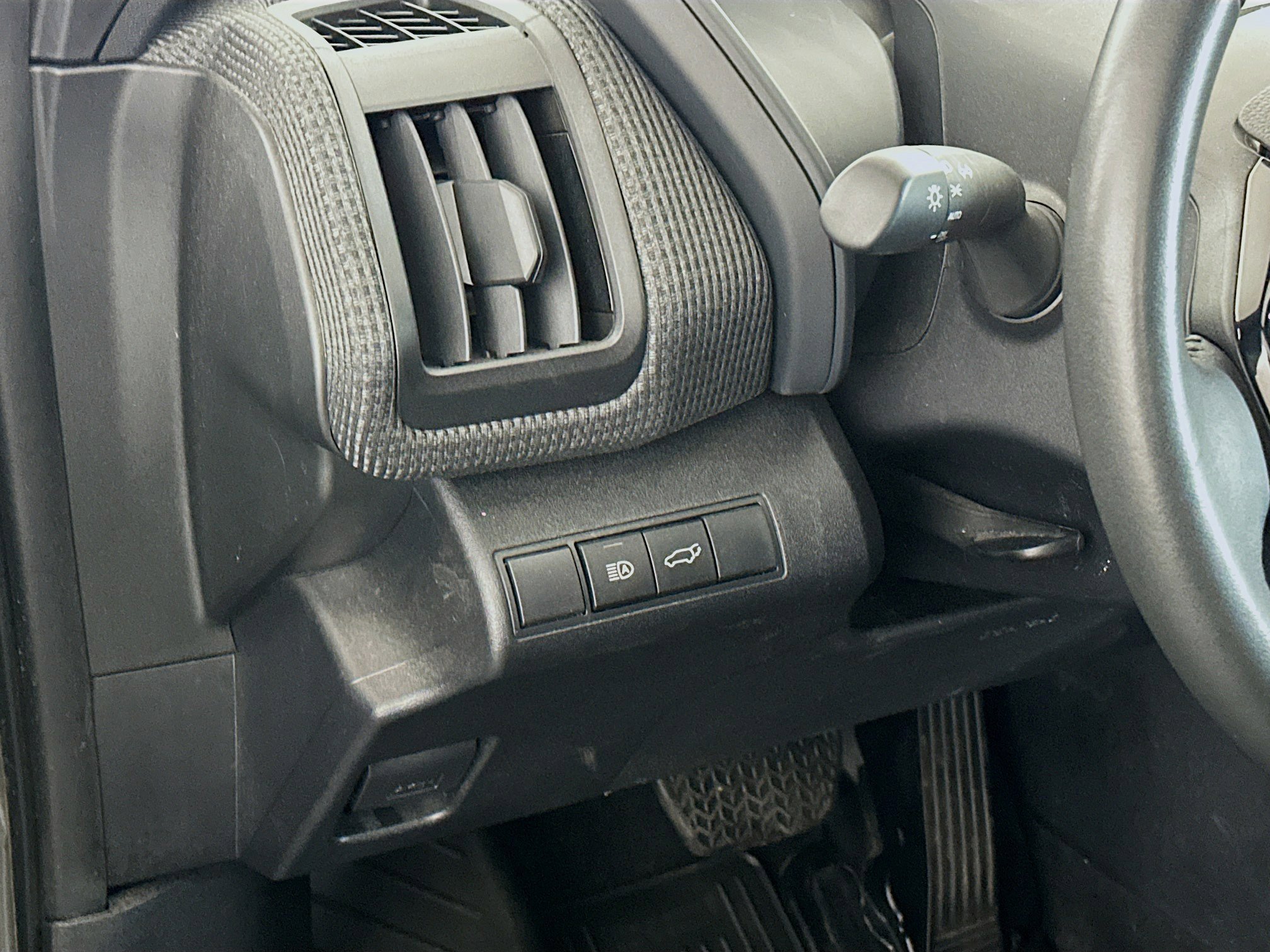 Used 2024 Toyota bZ4X XLE w/ Weather Package AWD/4WD image 17