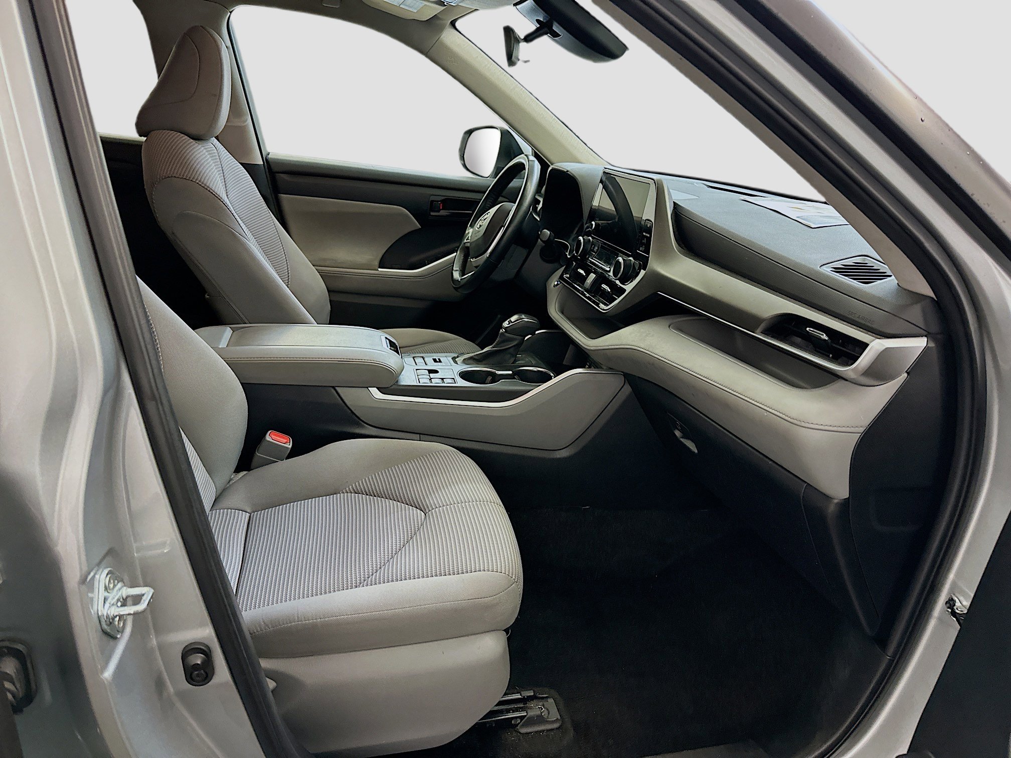 Used 2023 Toyota Highlander LE image 34