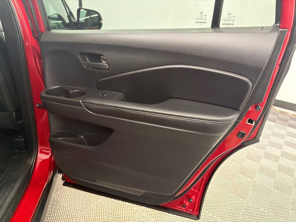 Certified 2025 Honda Passport EX-L image 18