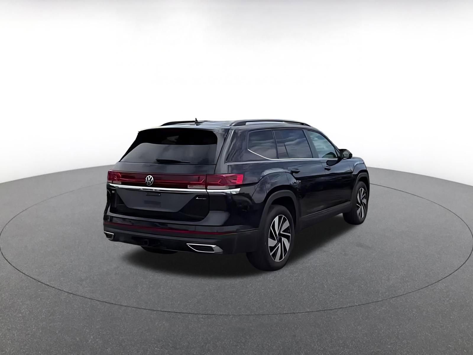 Used 2025 Volkswagen Atlas SE AWD/4WD image 12