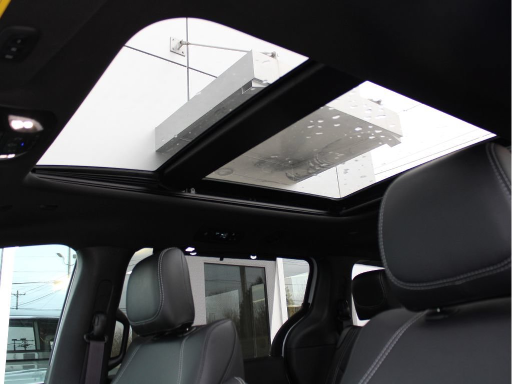 New 2026 Chrysler Pacifica Select AWD/4WD image 12