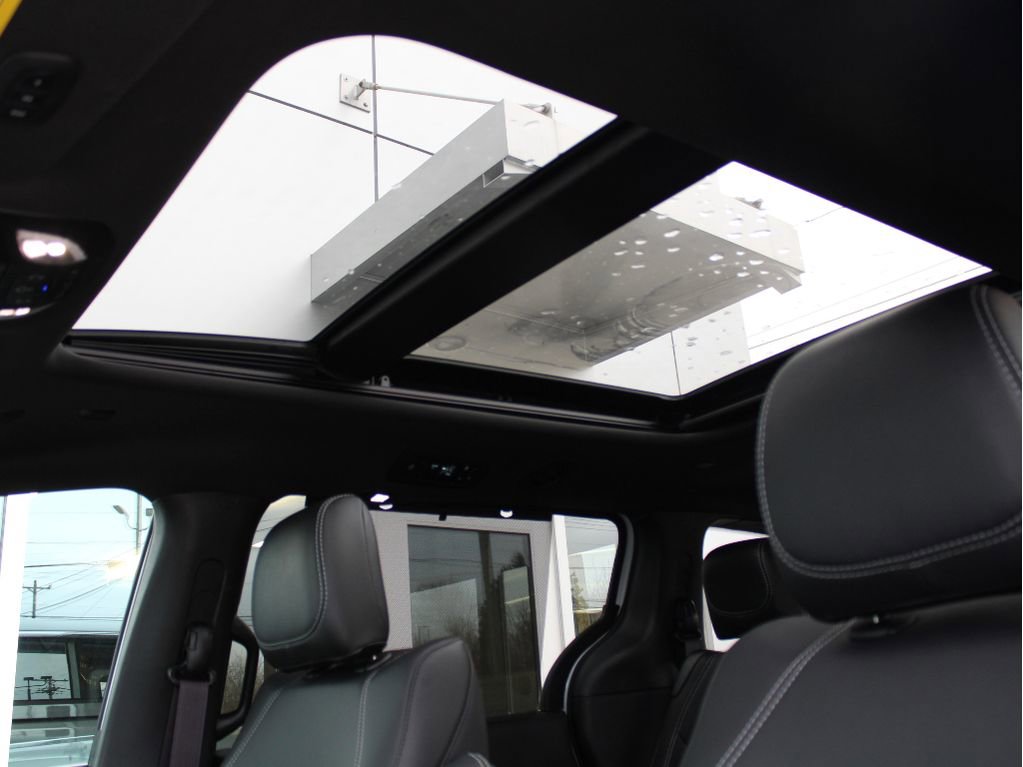 New 2026 Chrysler Pacifica Select image 12