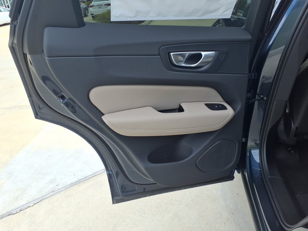 New 2026 Volvo XC60 B5 Plus w/ Protection Package Premier AWD/4WD image 14