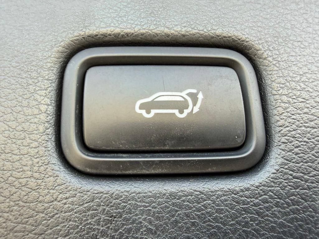 Used 2022 Hyundai Palisade SEL w/ Premium Package FWD image 16