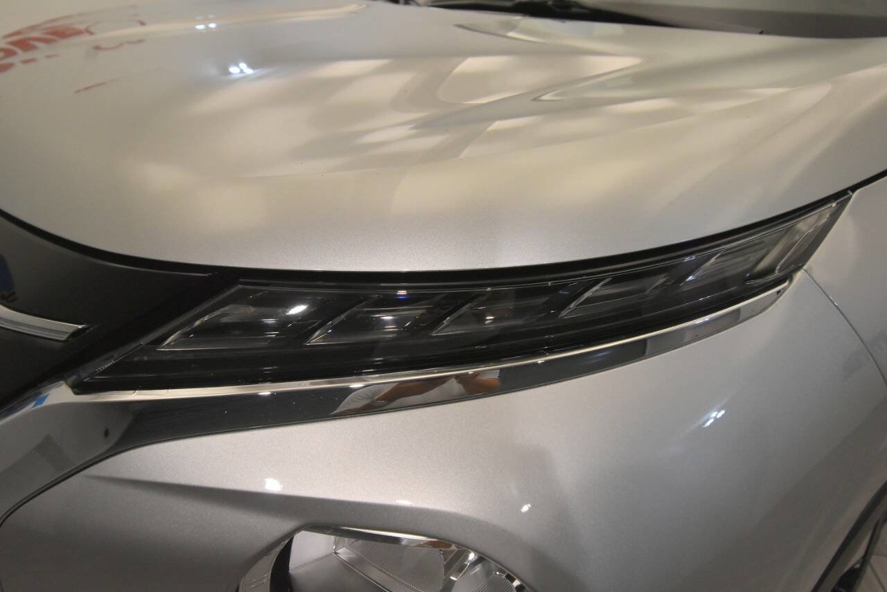 Used 2025 Mitsubishi Outlander SE image 8