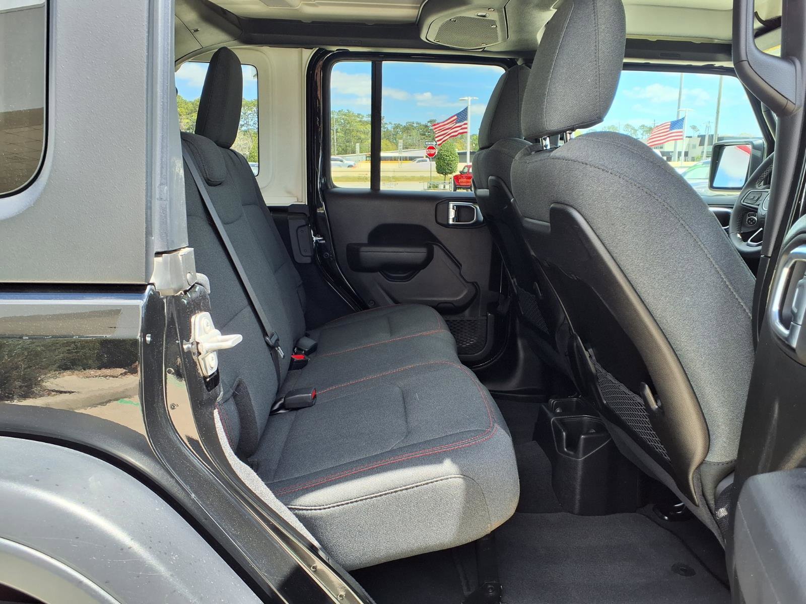 Used 2025 Jeep Wrangler Unlimited Rubicon image 9