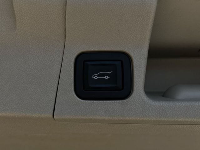 Used 2018 GMC Acadia Denali w/ Technology Package FWD image 35