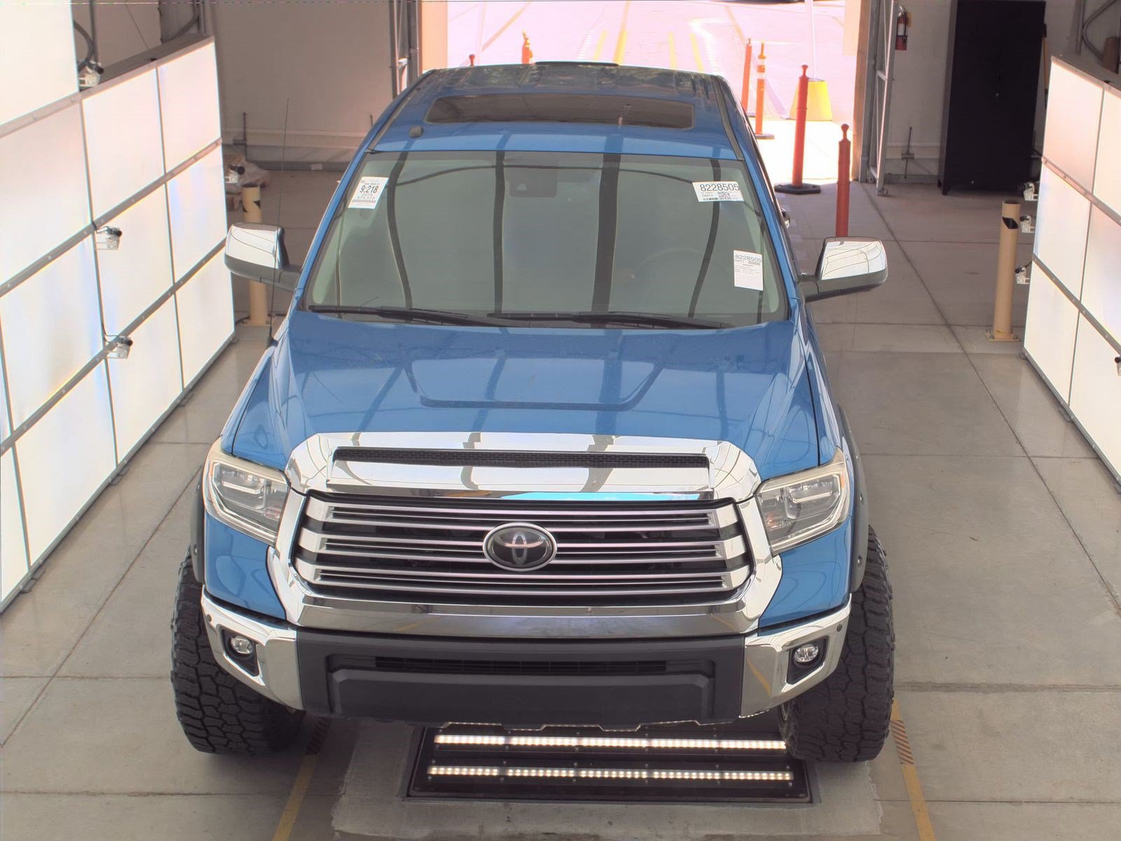 Used 2018 Toyota Tundra Limited w/ Limited Premium Package AWD/4WD image 2