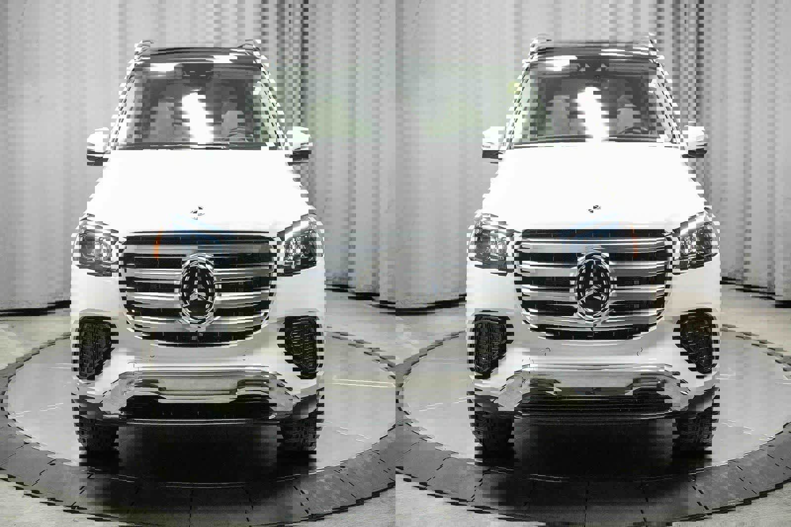 Used 2025 Mercedes-Benz GLS 450 4MATIC image 2