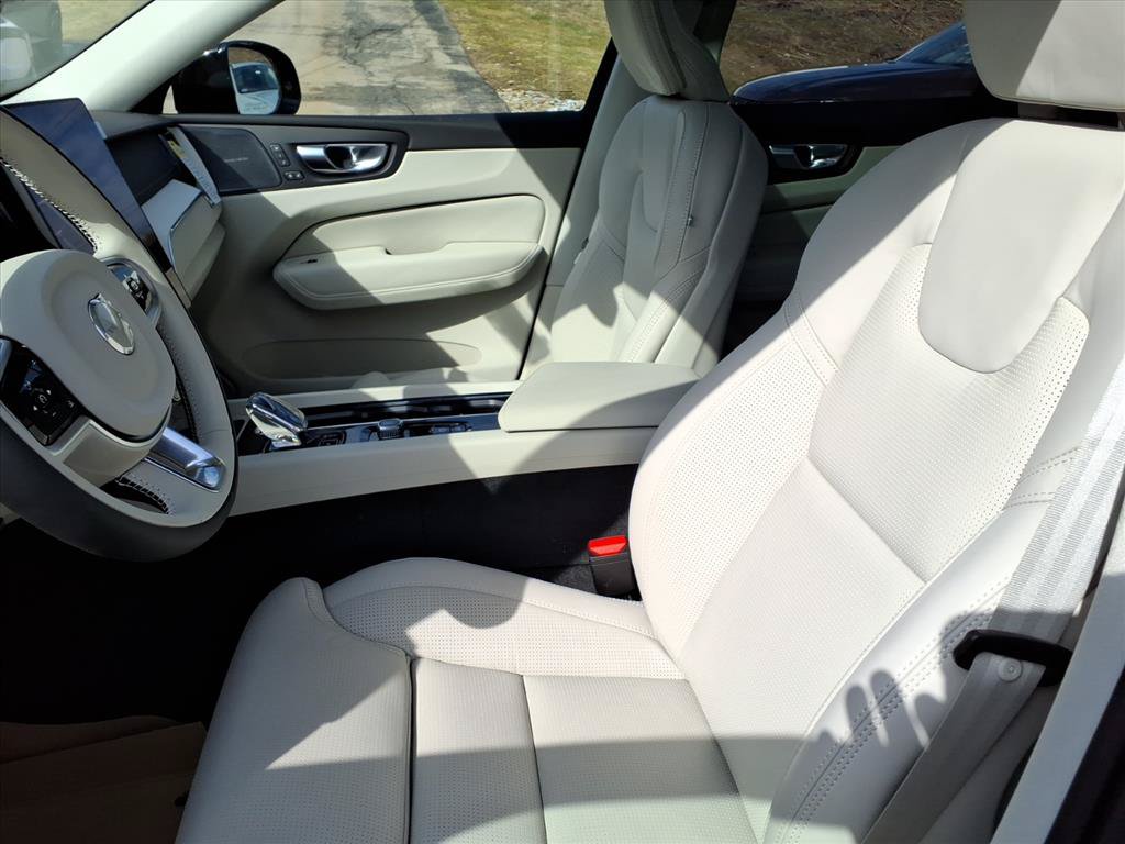 New 2026 Volvo XC60 T8 Ultra w/ Protection Package Premier AWD/4WD image 4