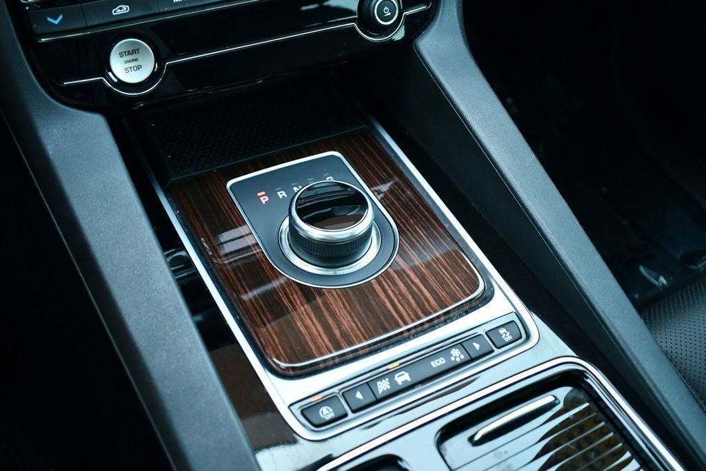 Used 2018 Jaguar F-PACE Prestige image 52