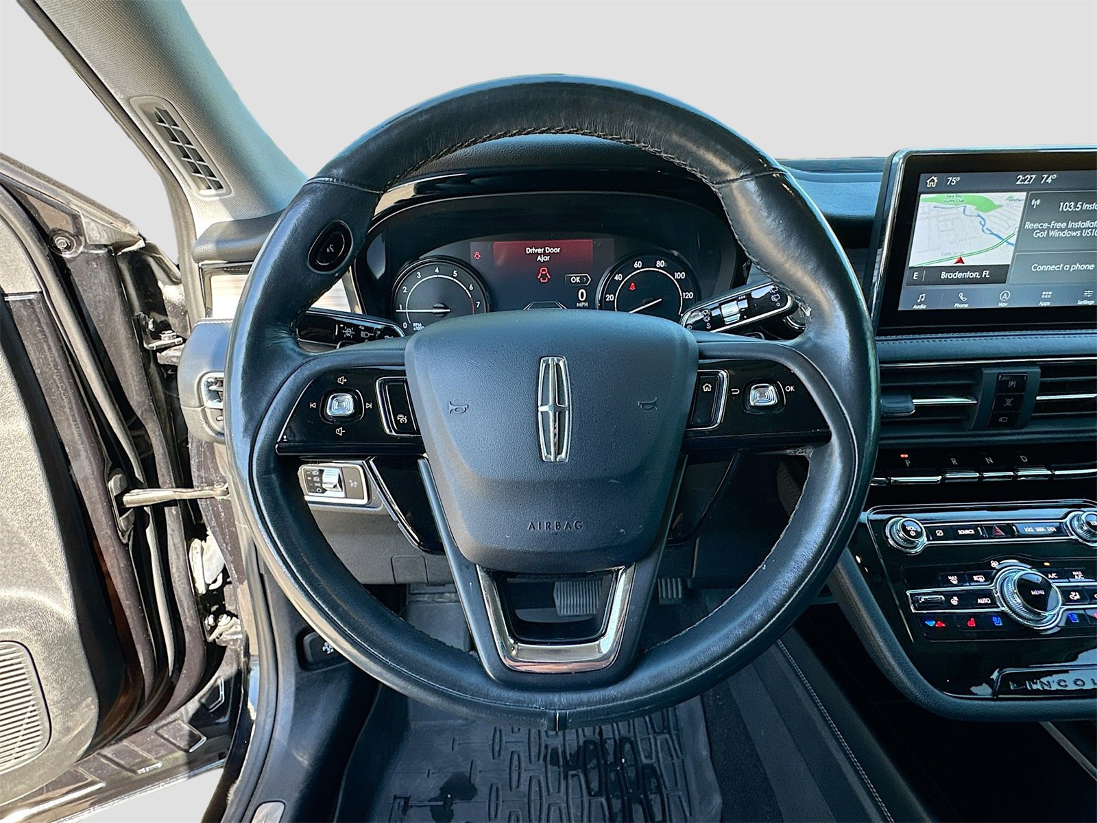 Used 2021 Lincoln Corsair Standard image 11