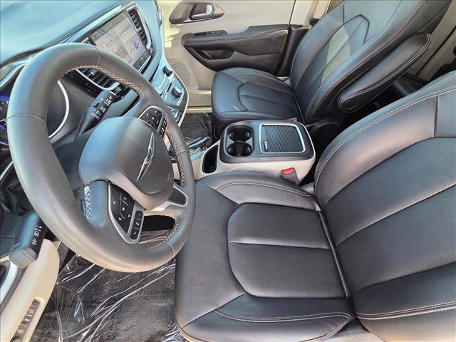 Used 2024 Chrysler Pacifica Touring-L FWD image 14