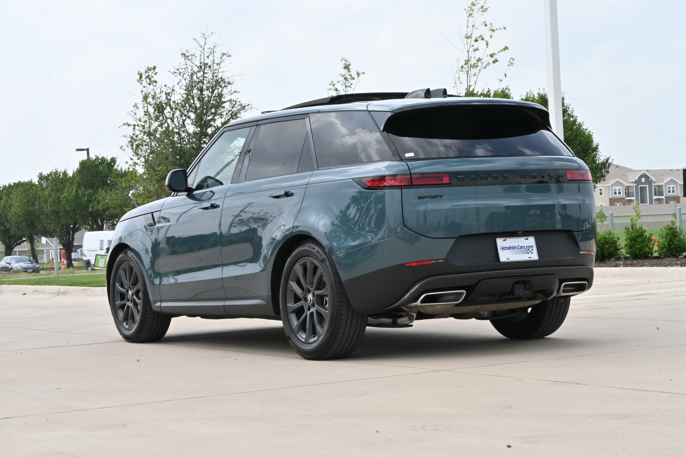 Used 2025 Land Rover Range Rover Sport SE AWD/4WD image 7