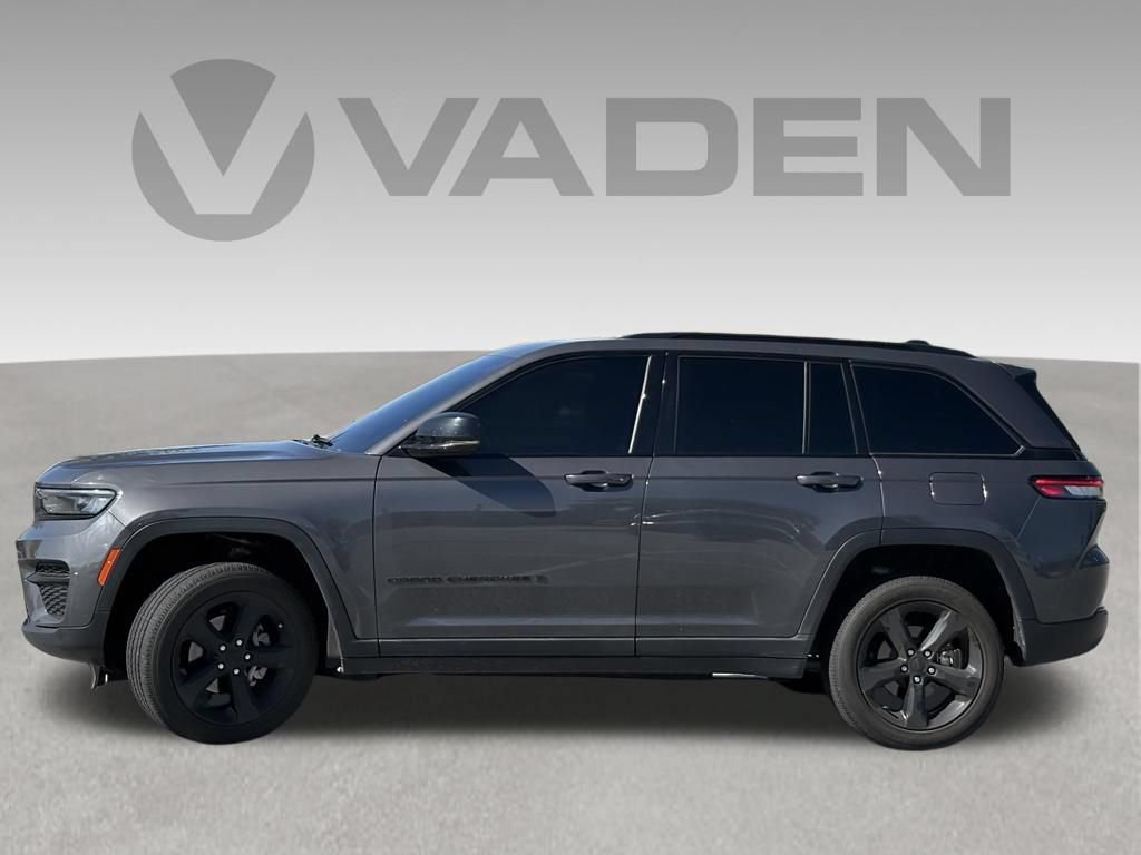 Used 2024 Jeep Grand Cherokee Altitude AWD/4WD image 2