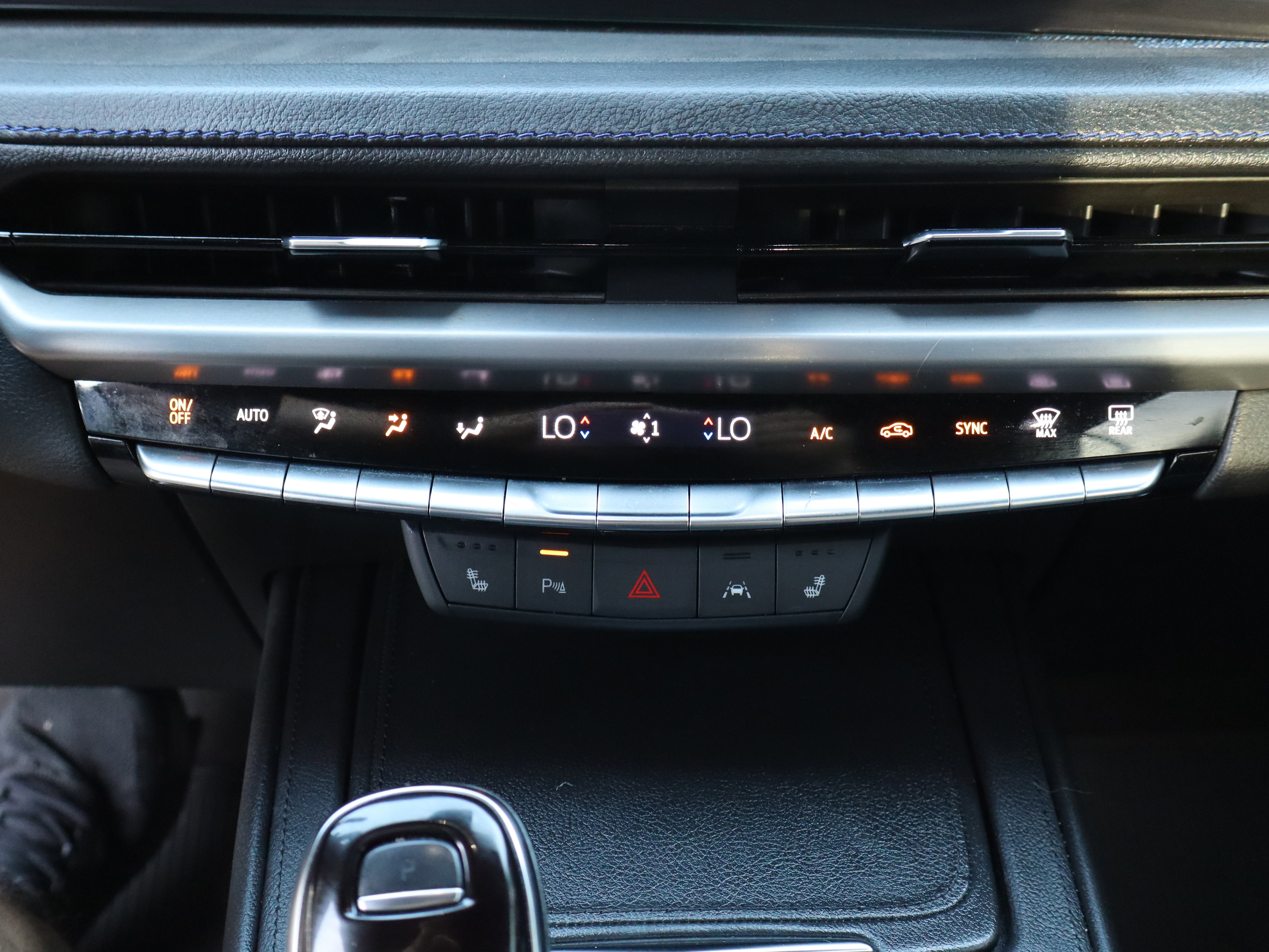 Used 2024 Cadillac XT4 Sport w/ Technology Package FWD image 35