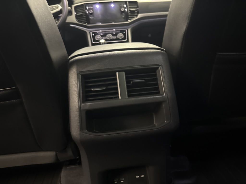 Used 2022 Volkswagen Atlas Cross Sport SEL image 29
