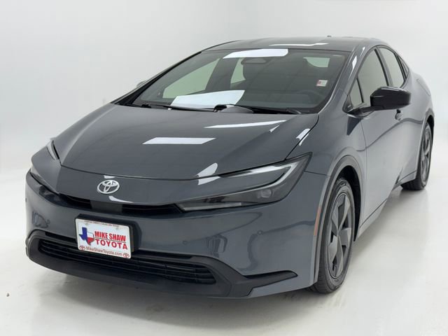 Used 2025 Toyota Prius LE FWD image 4