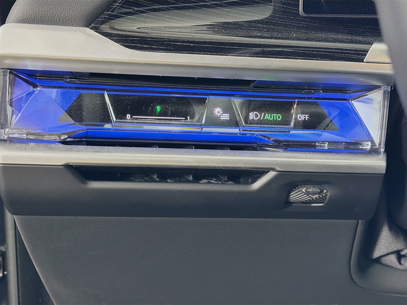 Used 2025 BMW 740i xDrive image 11