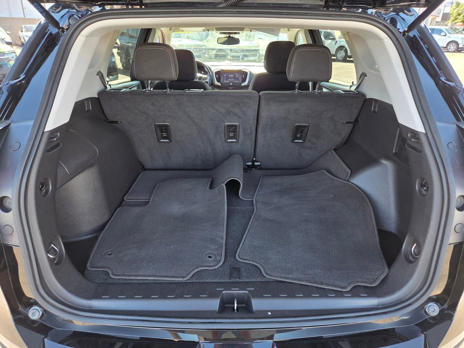 Used 2024 GMC Terrain SLE image 13