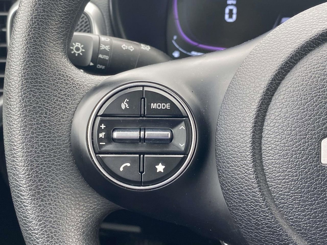 Used 2023 Kia Soul LX w/ Option Group 015 FWD image 18
