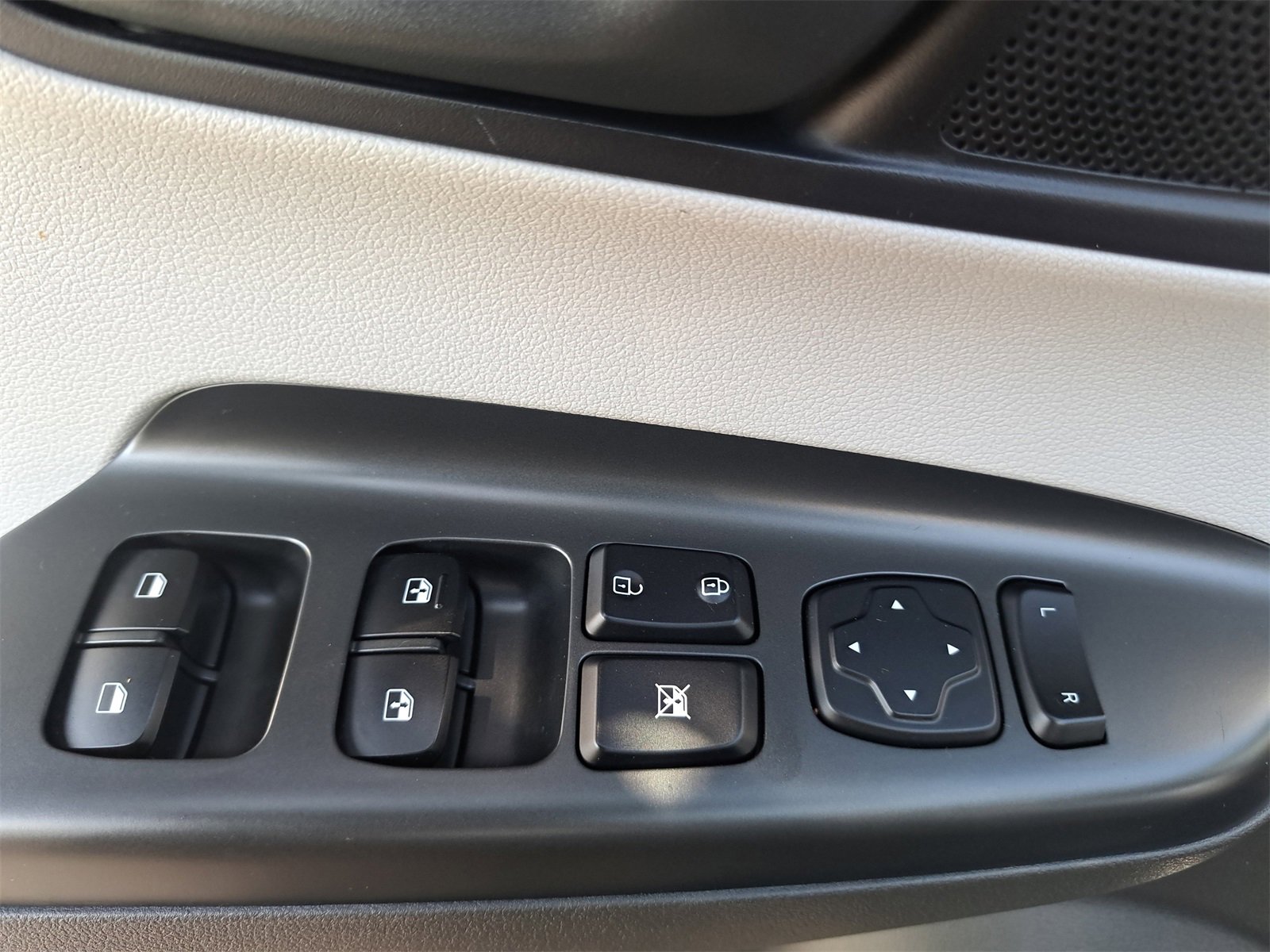 Used 2023 Hyundai Kona SEL w/ Cargo Package image 27