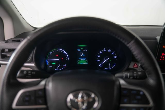 Used 2024 Toyota Sienna XLE FWD image 23