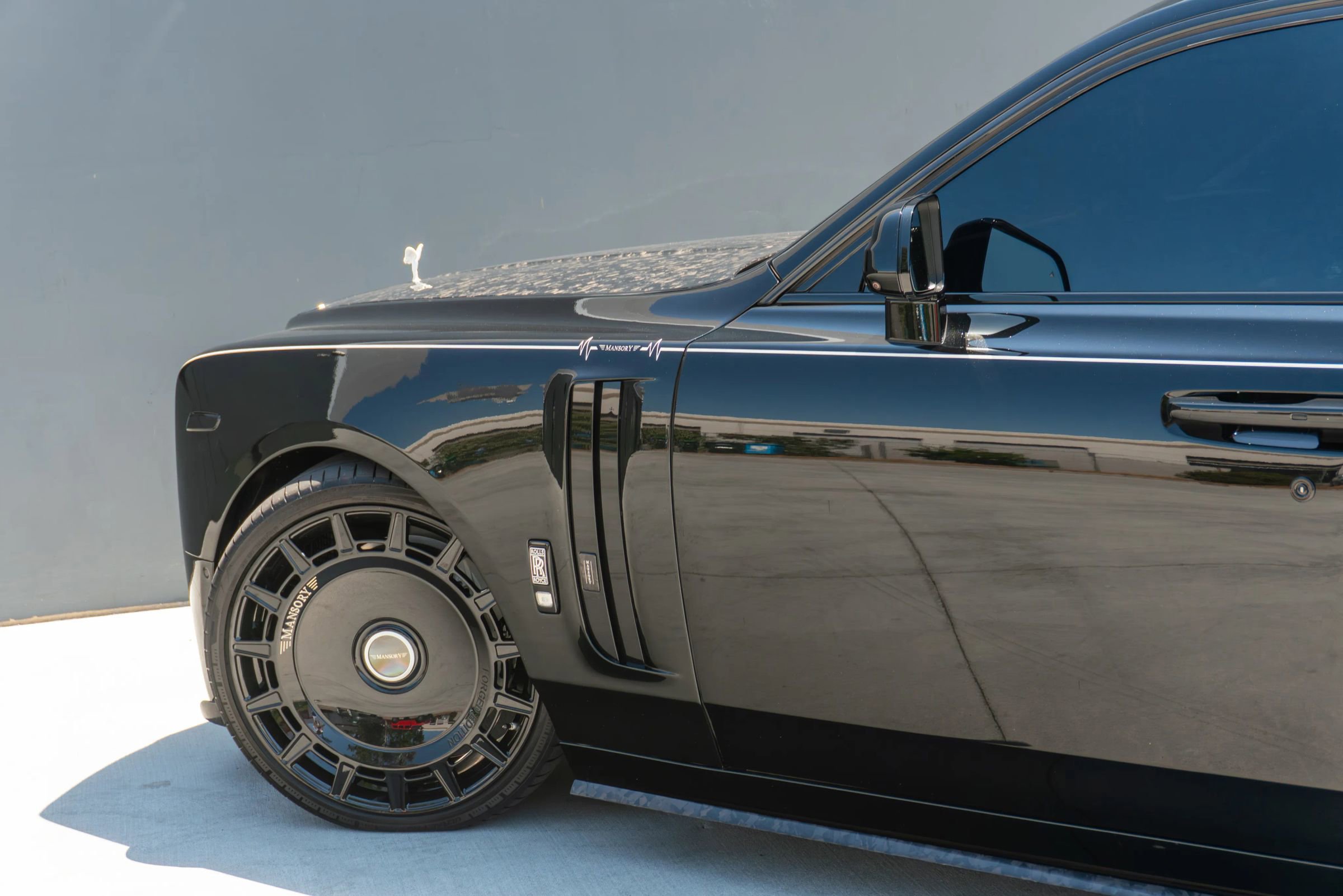 Used 2024 Rolls-Royce Phantom Sedan w/ The Phantom Package RWD image 55