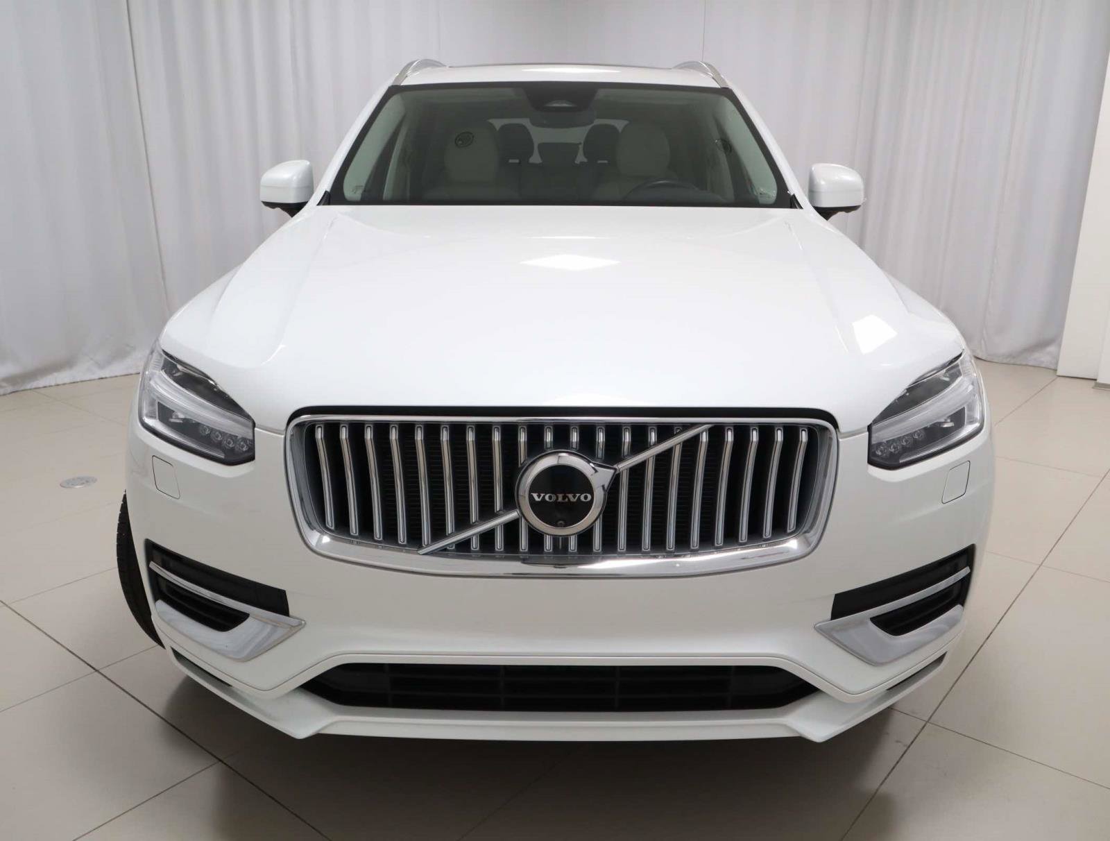 Used 2025 Volvo XC90 T8 Plus w/ Protection Package Premier AWD/4WD image 8