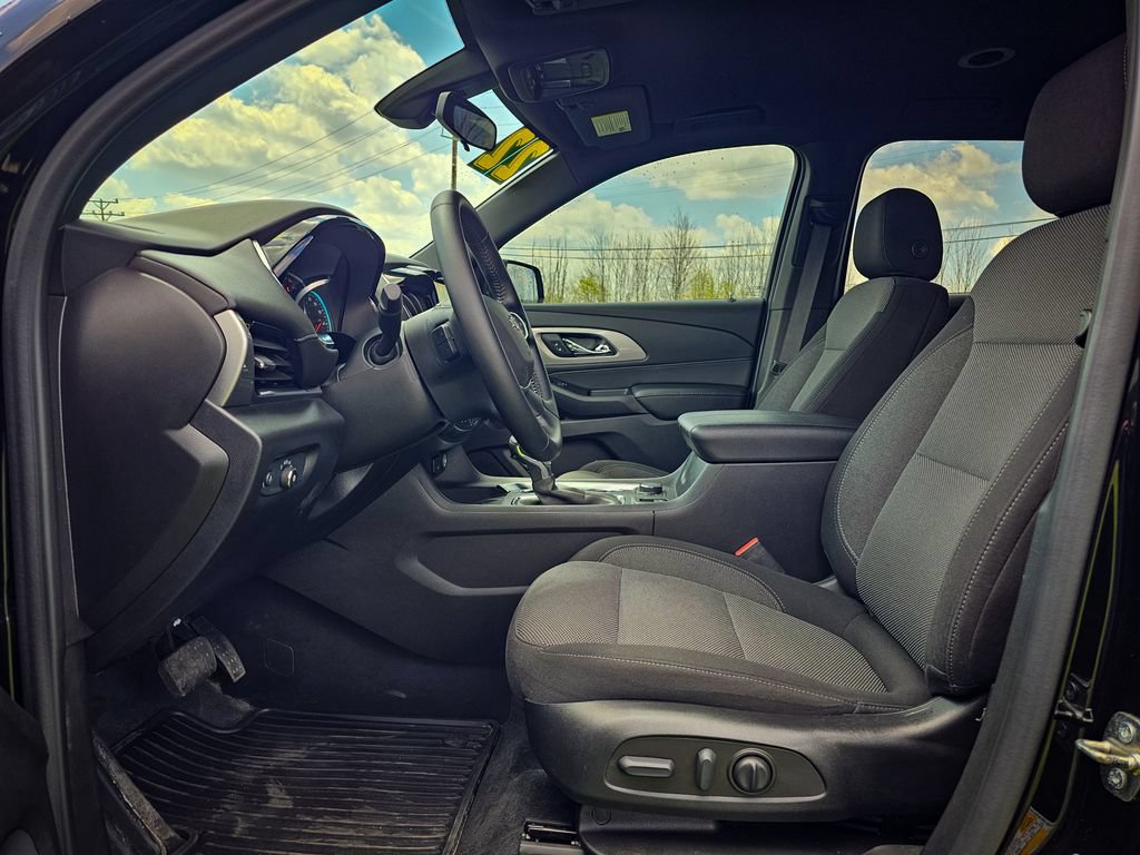 Used 2022 Chevrolet Traverse LT w/ Midnight/Sport Edition AWD/4WD image 12