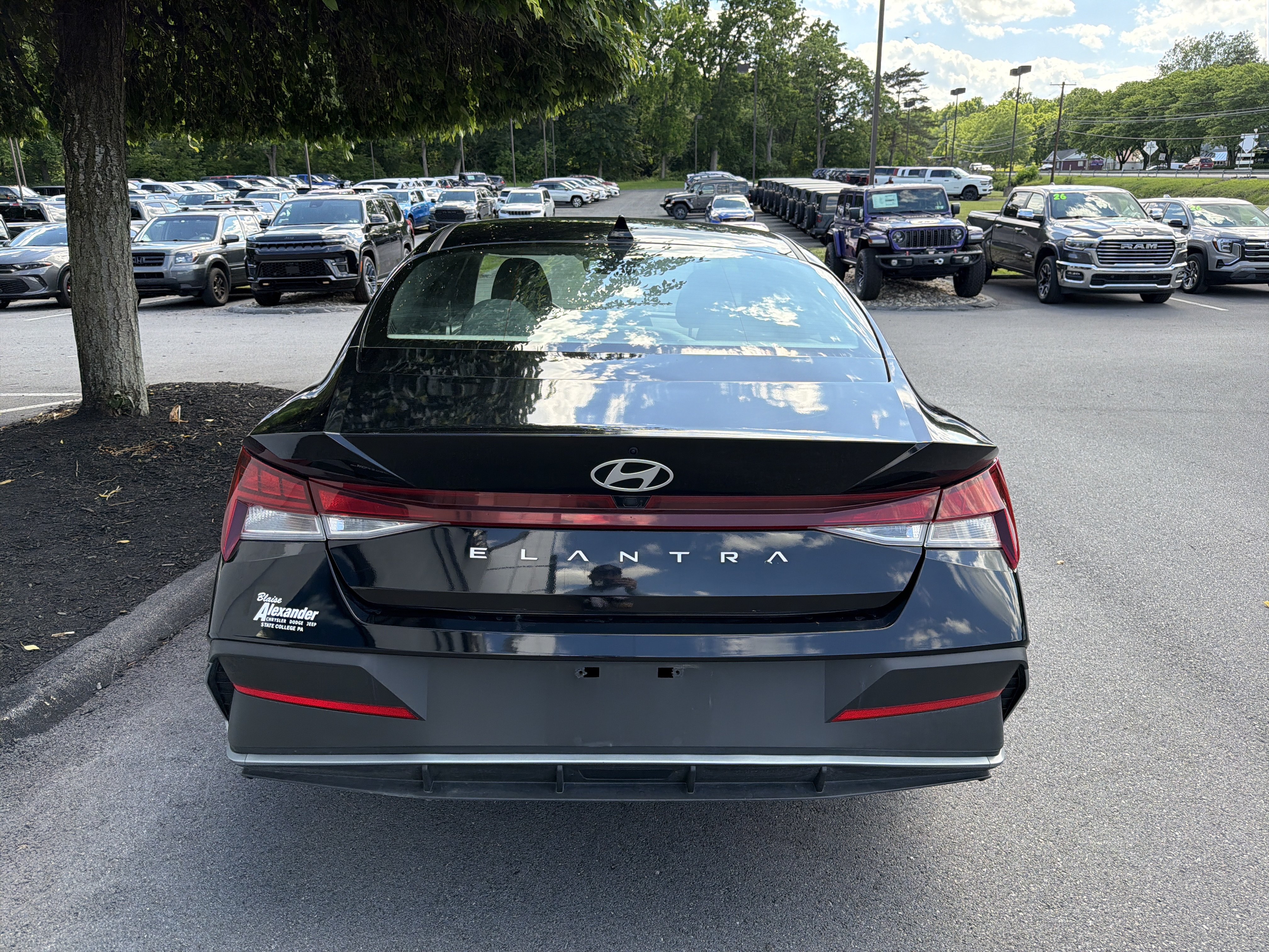 Used 2024 Hyundai Elantra SEL FWD image 5
