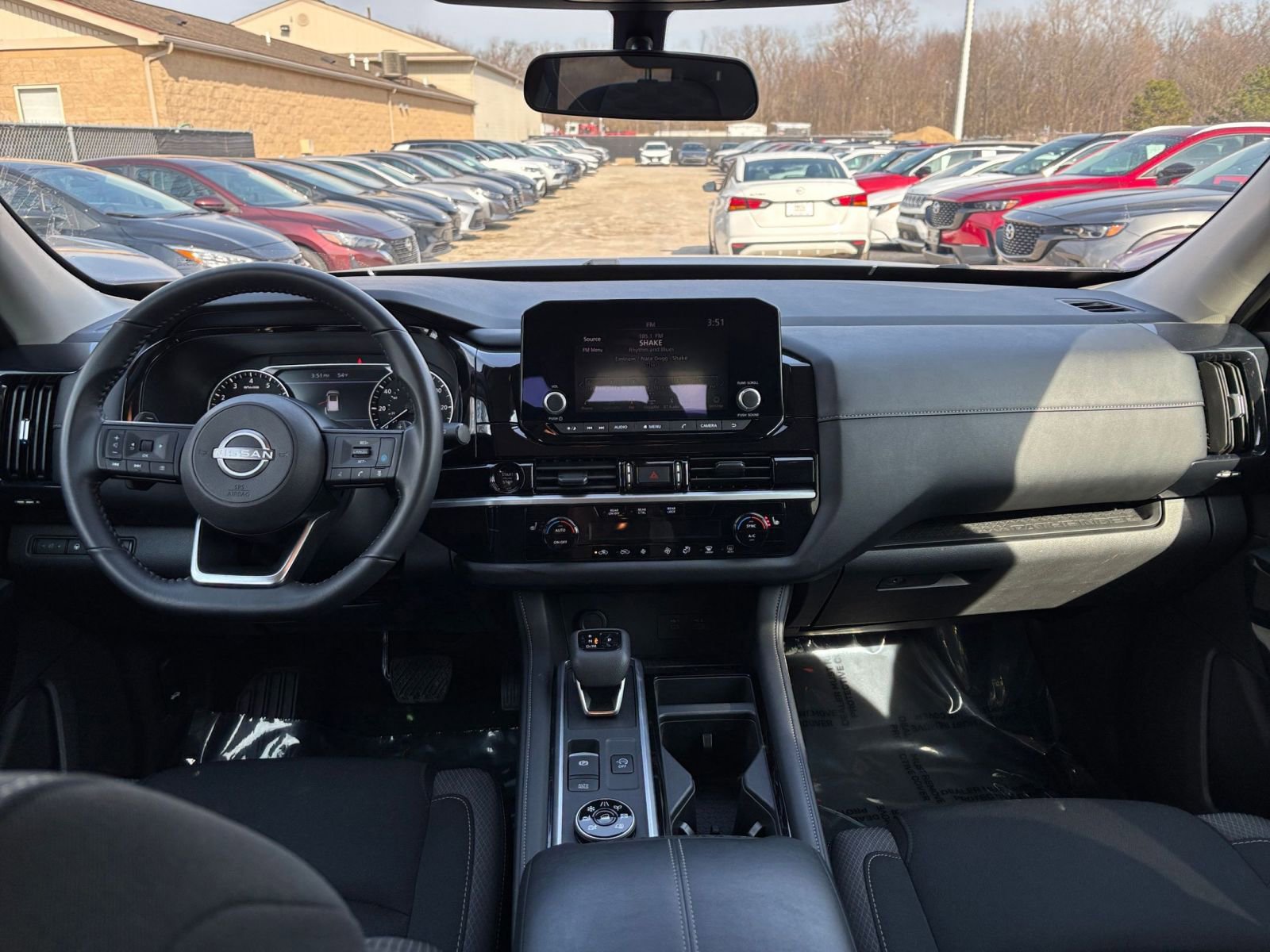 Used 2025 Nissan Pathfinder SV image 36