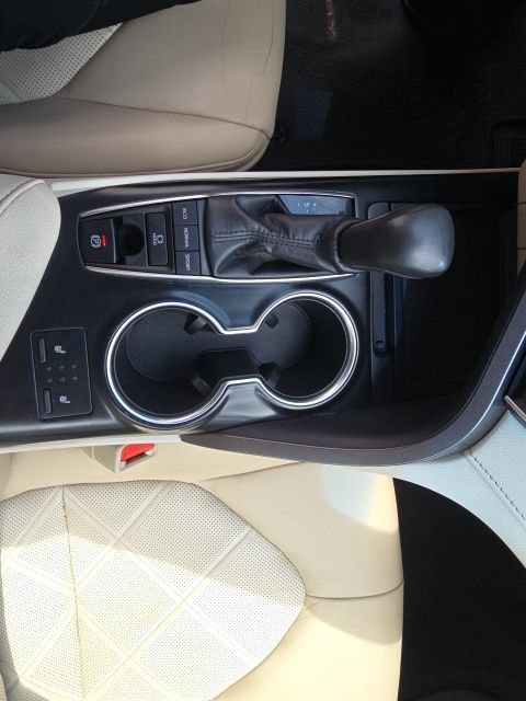 Used 2018 Toyota Camry XLE FWD image 16