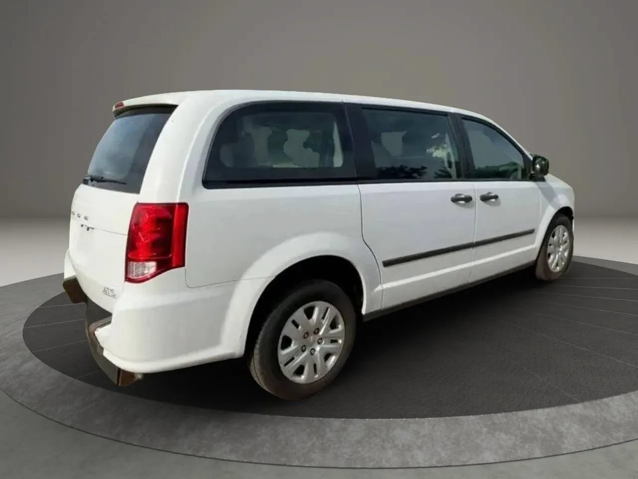Used 2016 Dodge Grand Caravan American Value Package FWD image 4
