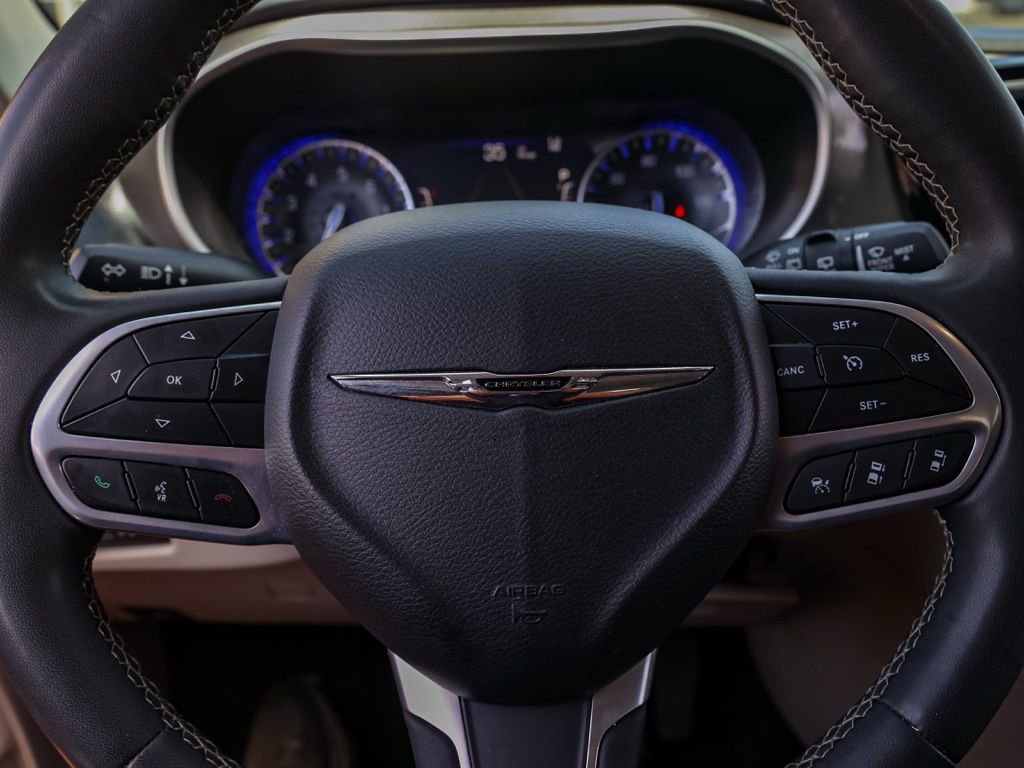 Used 2023 Chrysler Pacifica Touring-L image 24