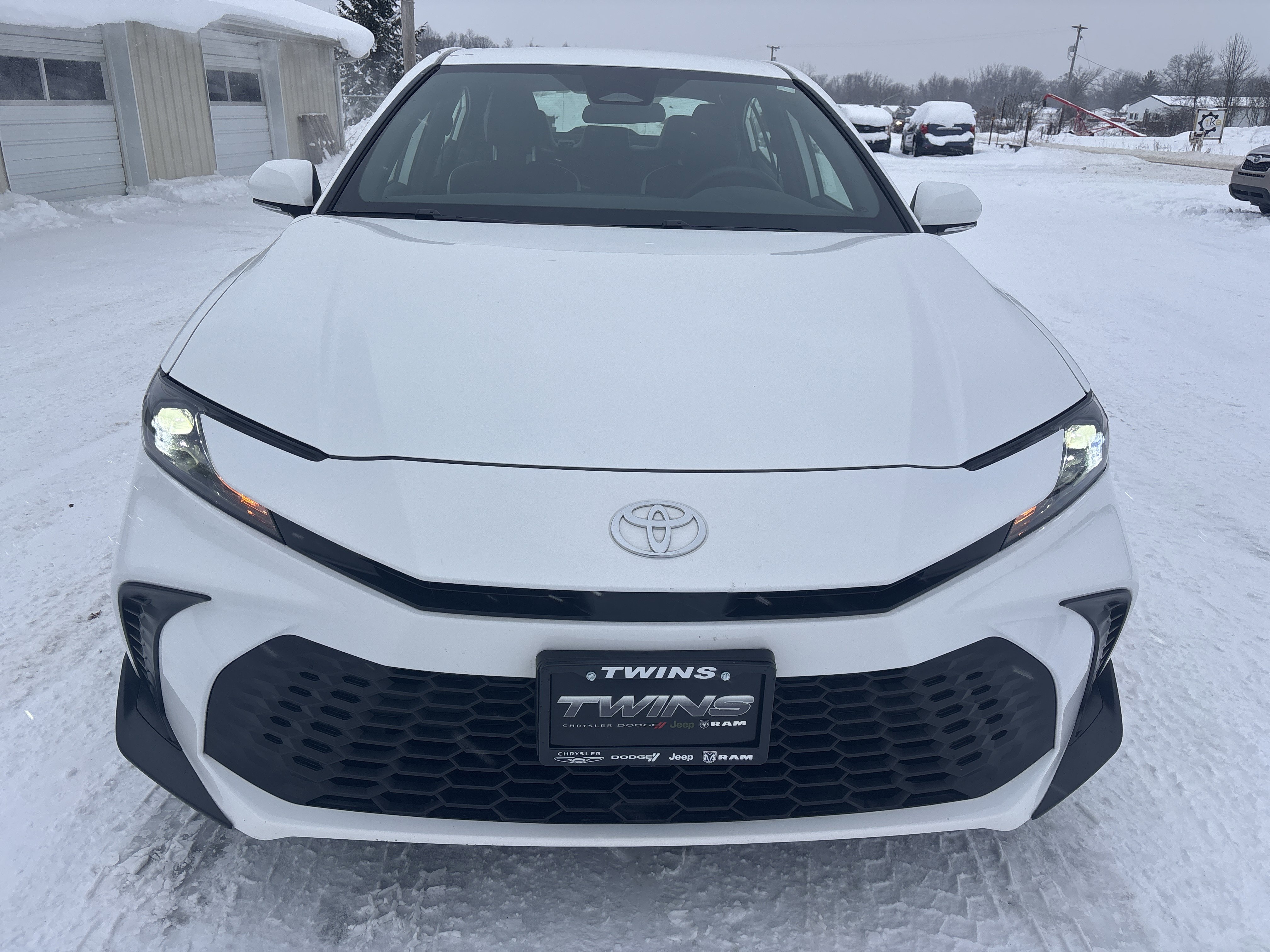 Used 2025 Toyota Camry SE image 11
