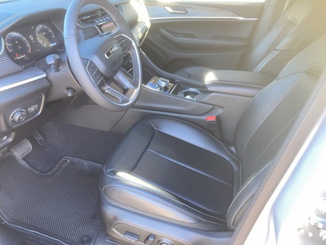 Used 2025 Jeep Grand Cherokee Limited w/ Luxury Tech Group II image 5