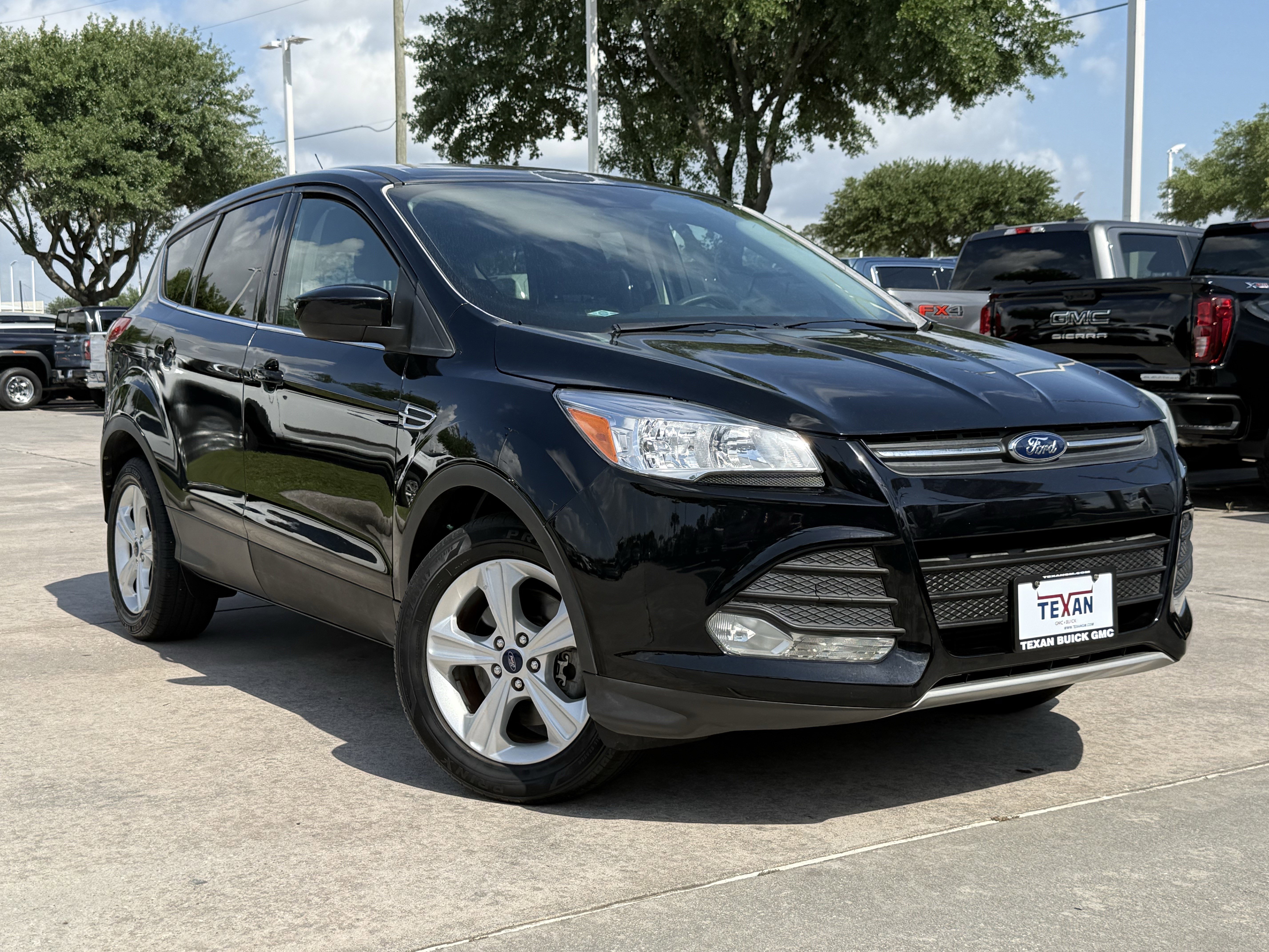 Used 2016 Ford Escape SE image 2