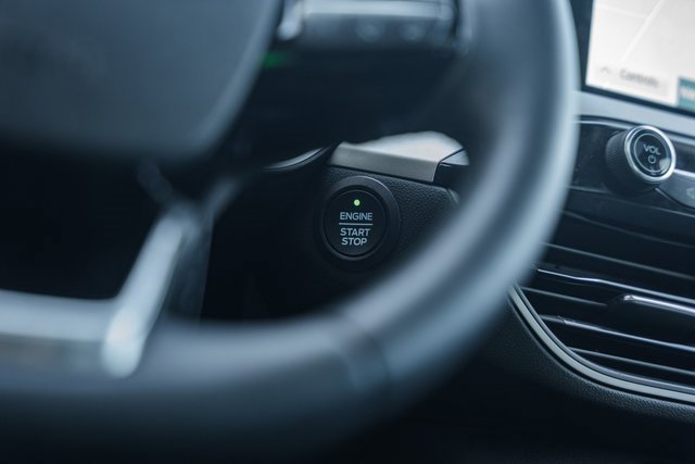 Used 2022 Ford Escape SE w/ SE Sport Appearance Package image 32