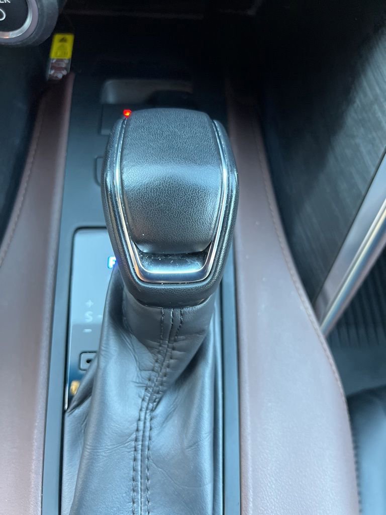 Used 2023 Toyota Venza XLE image 35