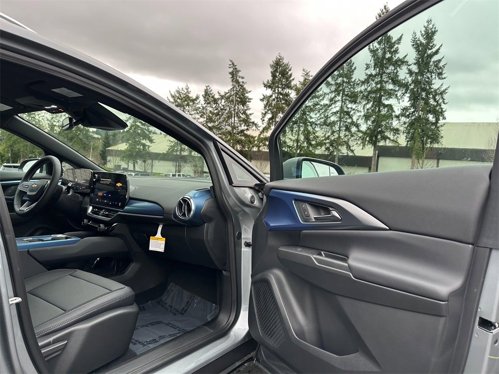 New 2026 Chevrolet Equinox EV LT image 11