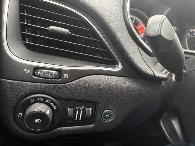 Used 2019 Jeep Cherokee Trailhawk w/ Comfort/Convenience Group AWD/4WD image 24