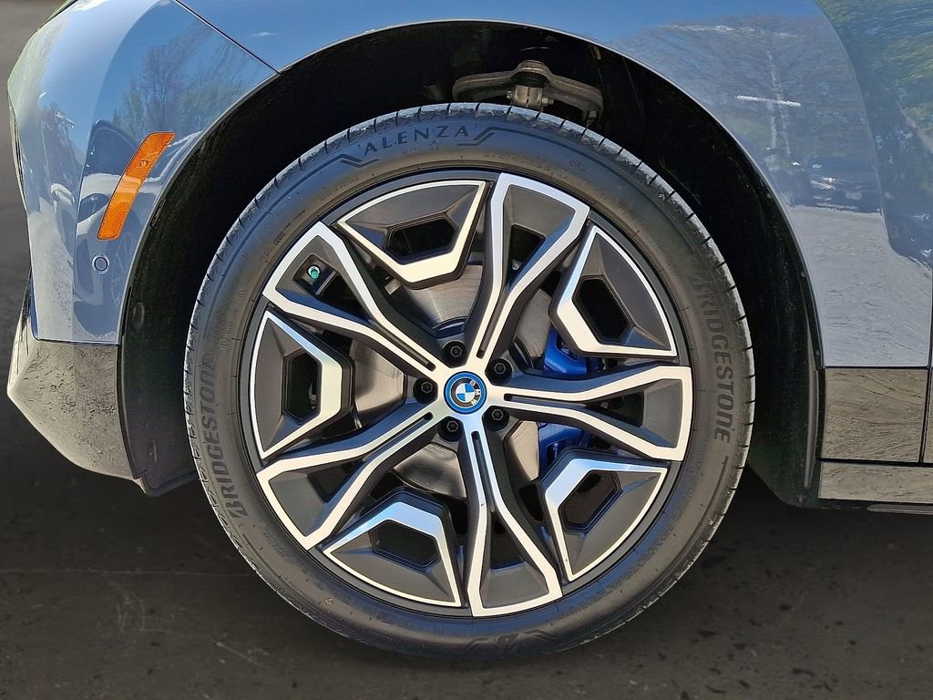 Used 2024 BMW iX xDrive50 w/ Premium Package AWD/4WD image 9