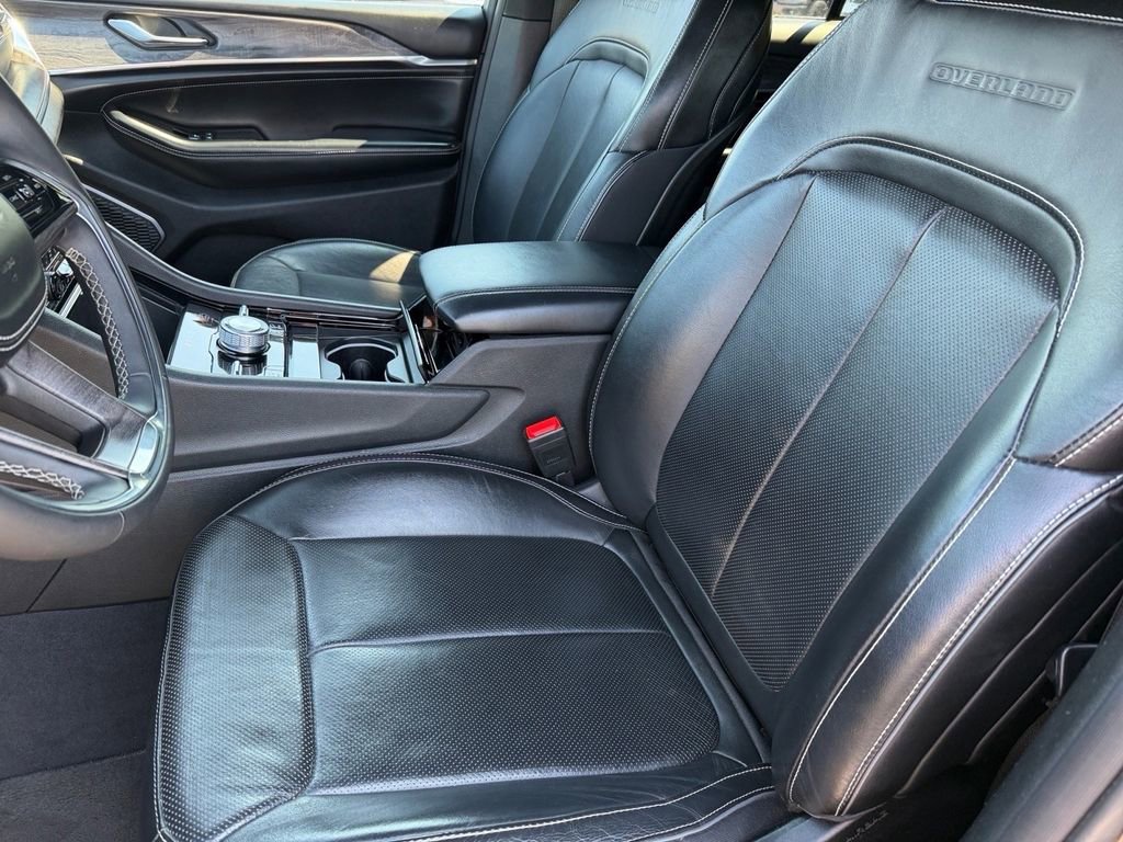 Used 2023 Jeep Grand Cherokee Overland AWD/4WD image 10