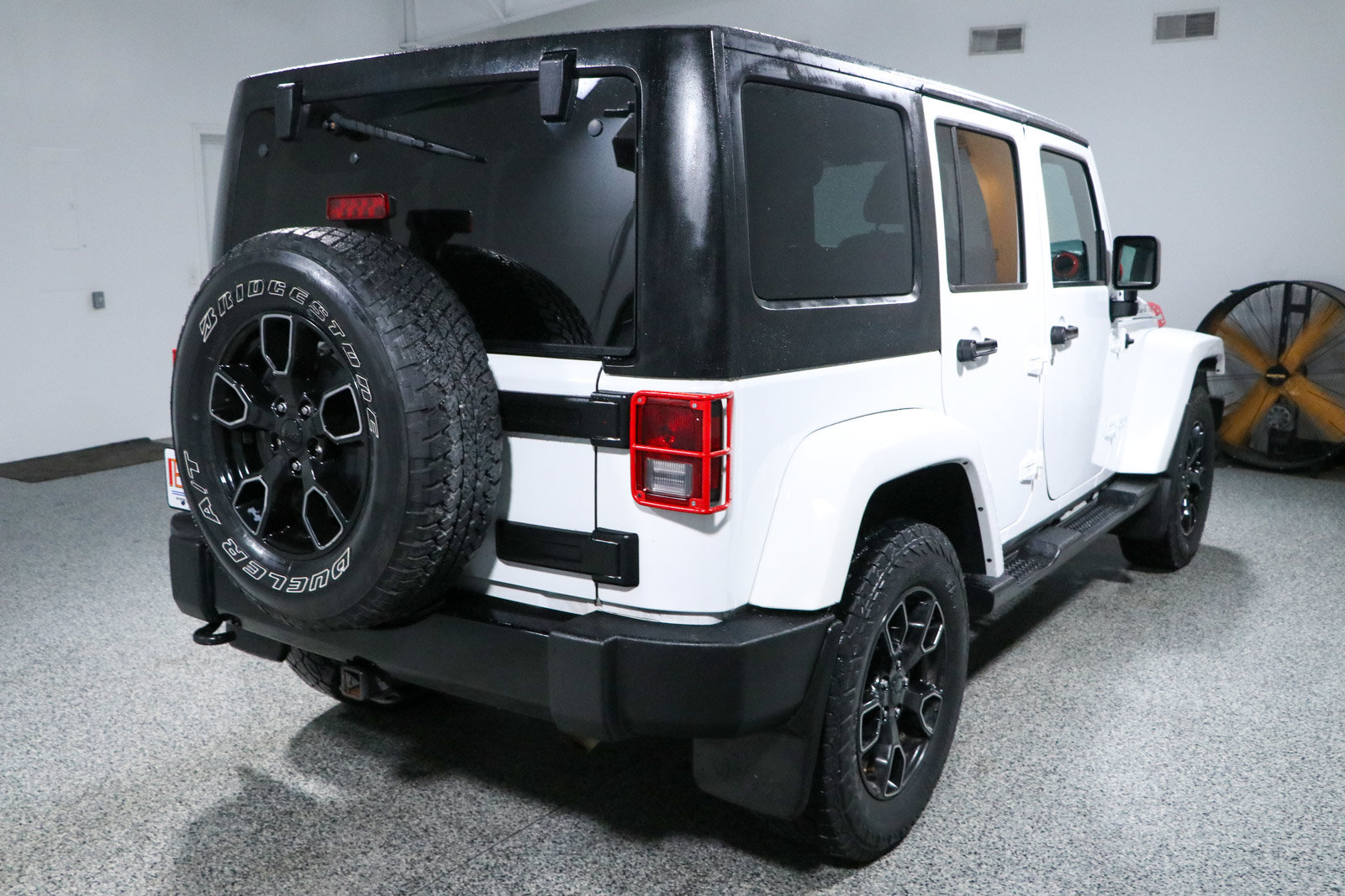 Used 2017 Jeep Wrangler Unlimited Sahara AWD/4WD image 7