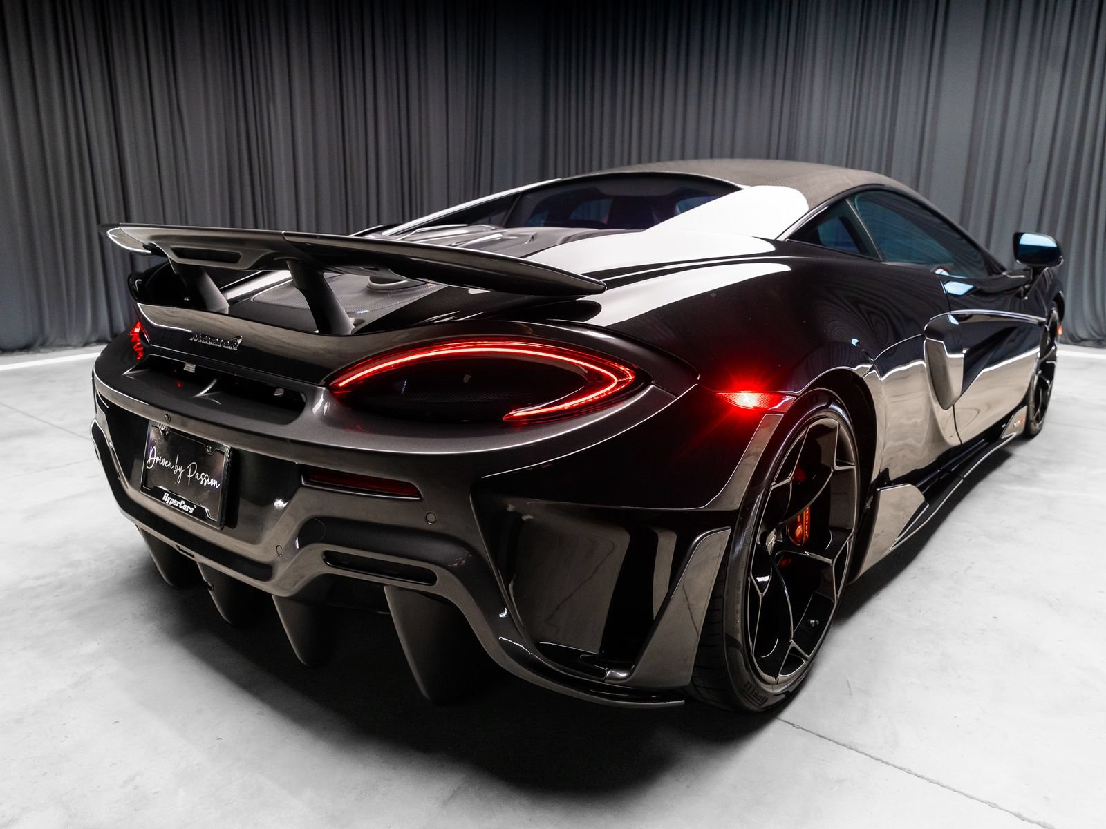 Used 2019 McLaren 600LT RWD image 17